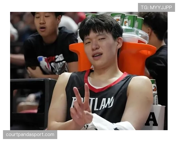 杨瀚森内线强攻表现优于全国同龄中锋，成为球队关键篮板保障